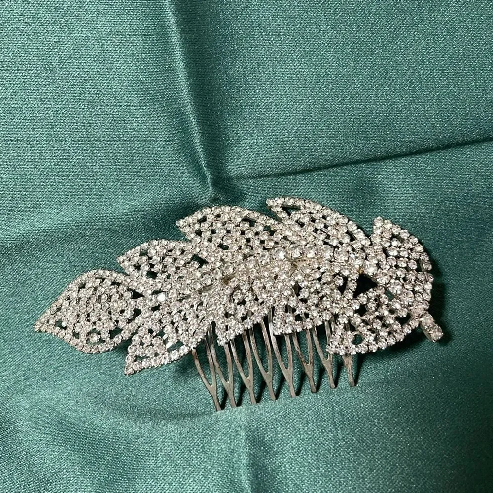 Elegant Silver Leaf Hair Comb